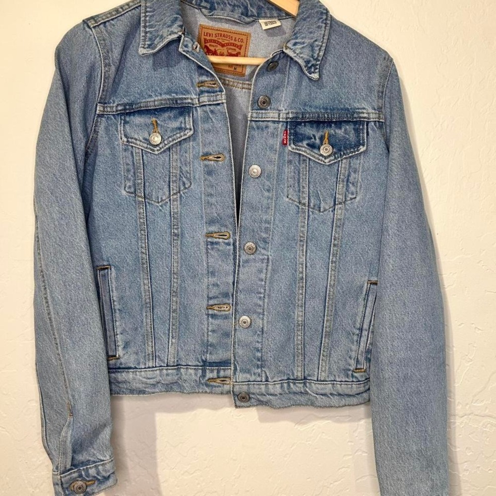Levis womans medium denim jacket‎ blue long sleeve